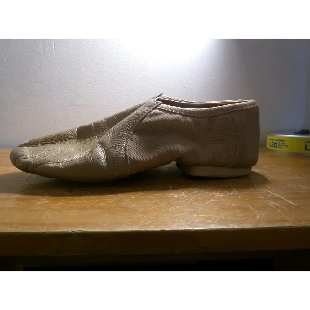 Pre-Owned Dance Jazz Shoes DanzNMotion Adult 7M Tan Slip On Leather Split Sole
